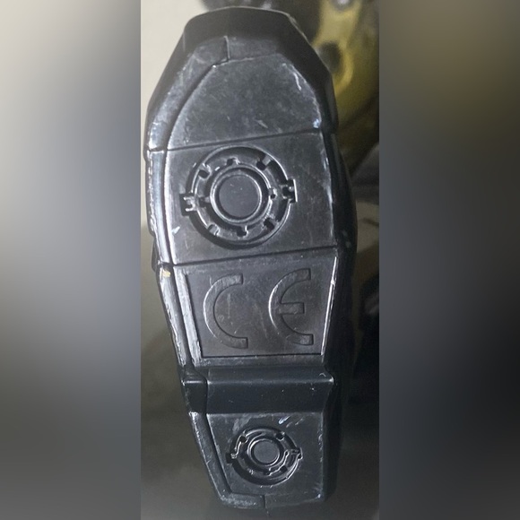 Marvels Ironman (Black/Gold) Talking Action Figure Hasbro 2012 GLOWS IN THE DARK - Picture 9 of 10